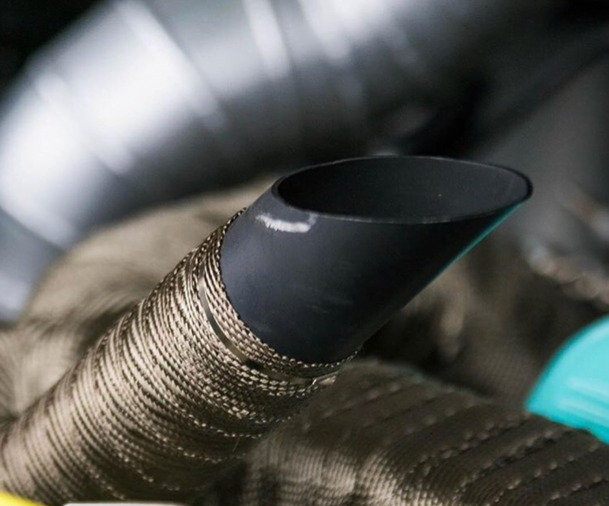 THERMAL BANDAGE WITH FASTENING STRAPS